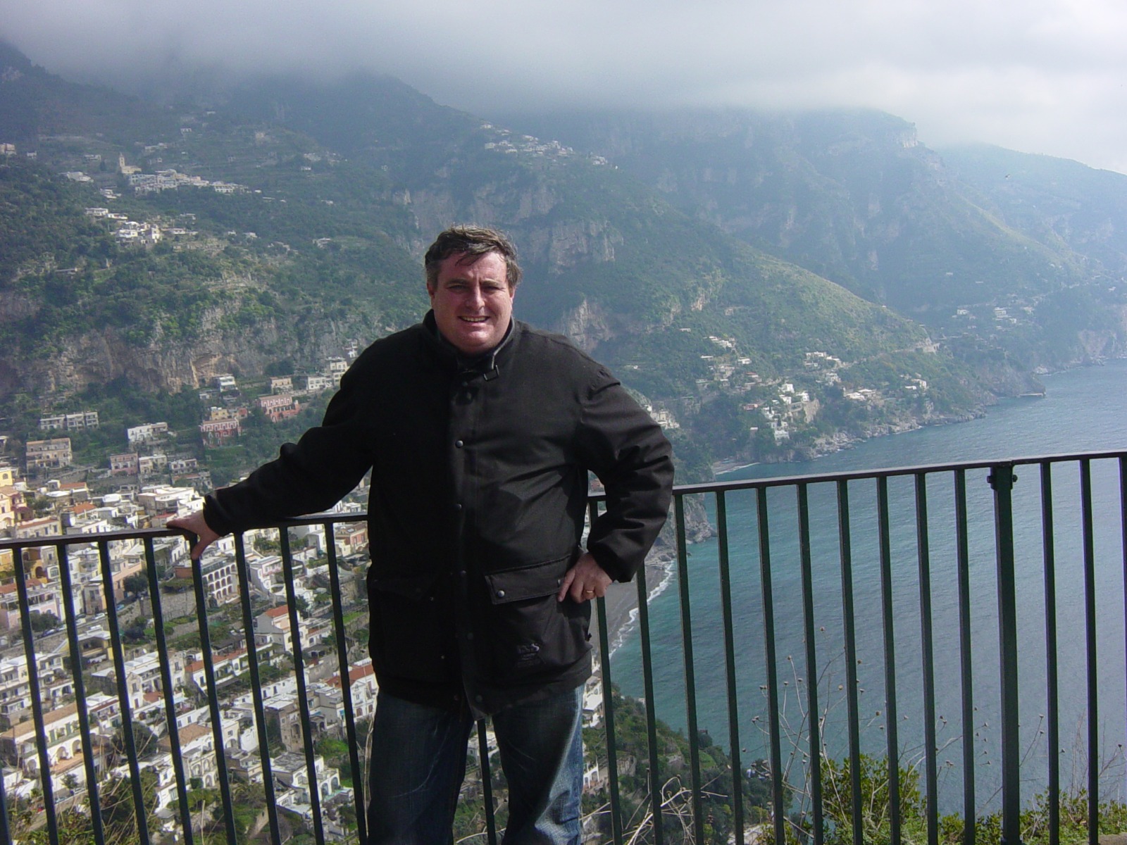 CeproBikerSolitario con lo sfondo di Positano