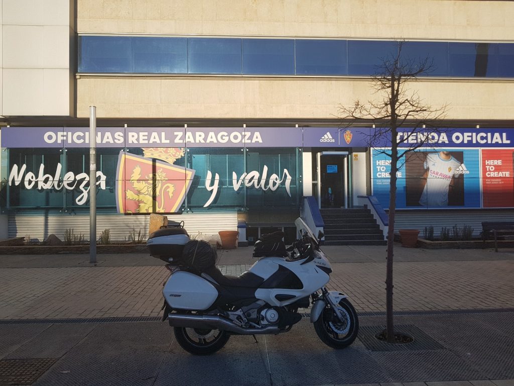 davanti al museo per la Bufenda del Real saragozza